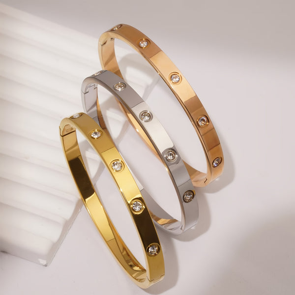 Classic Simple 18k Golden Plated Titanium Steel Bangle with Synthetic Cubic